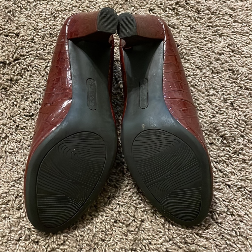 Red heels - Picture 3 of 5